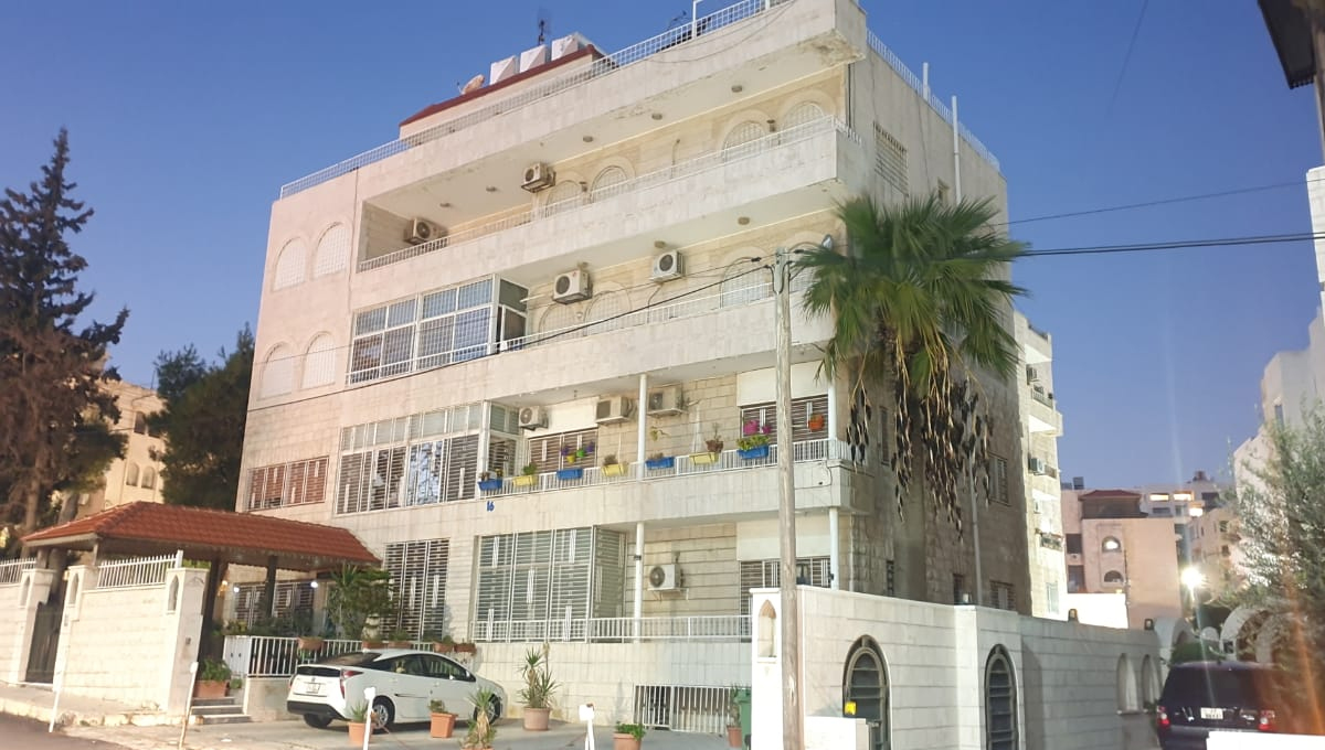 Building for sale in Rabieh, directly from the owner